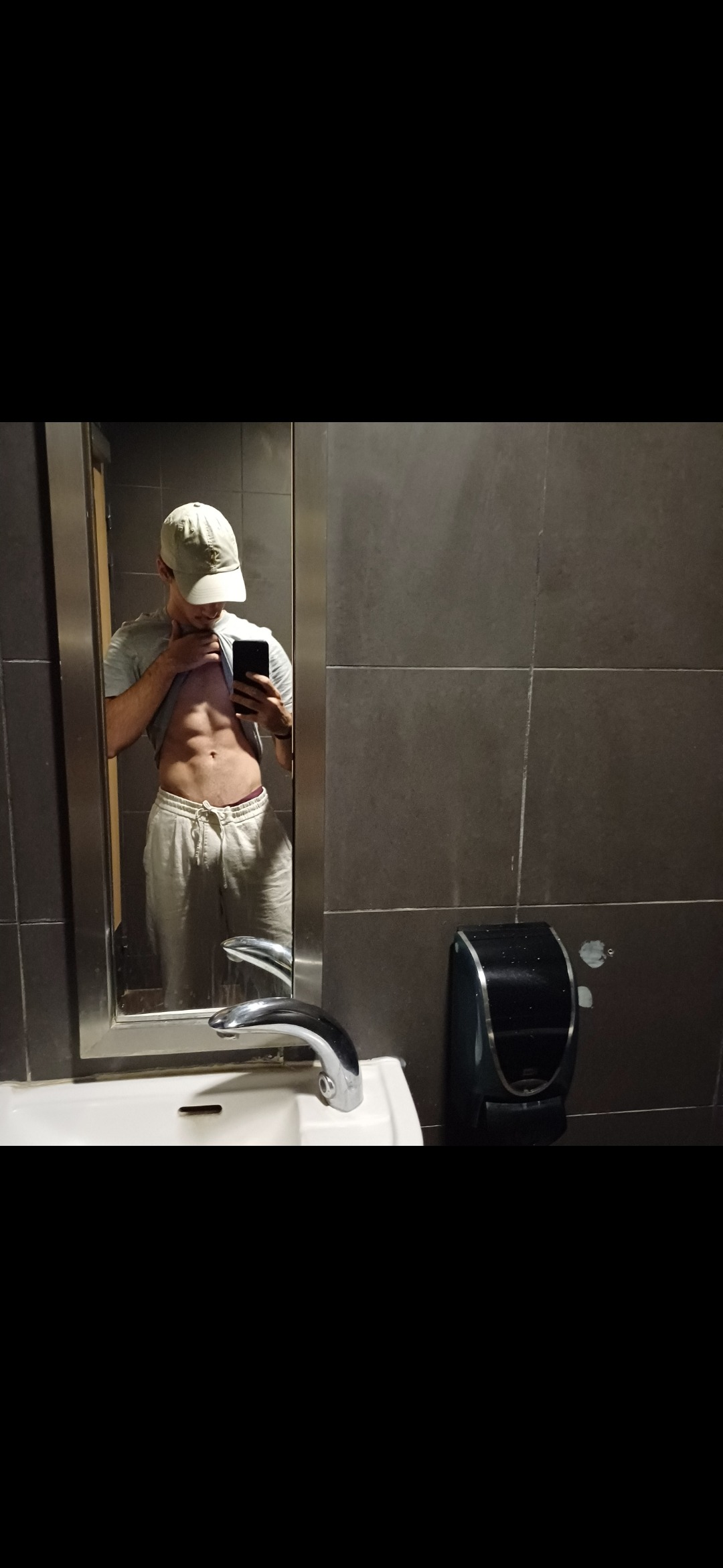 Profil de Fadhel, 21 ans, Escort TS Suisse à Seehof