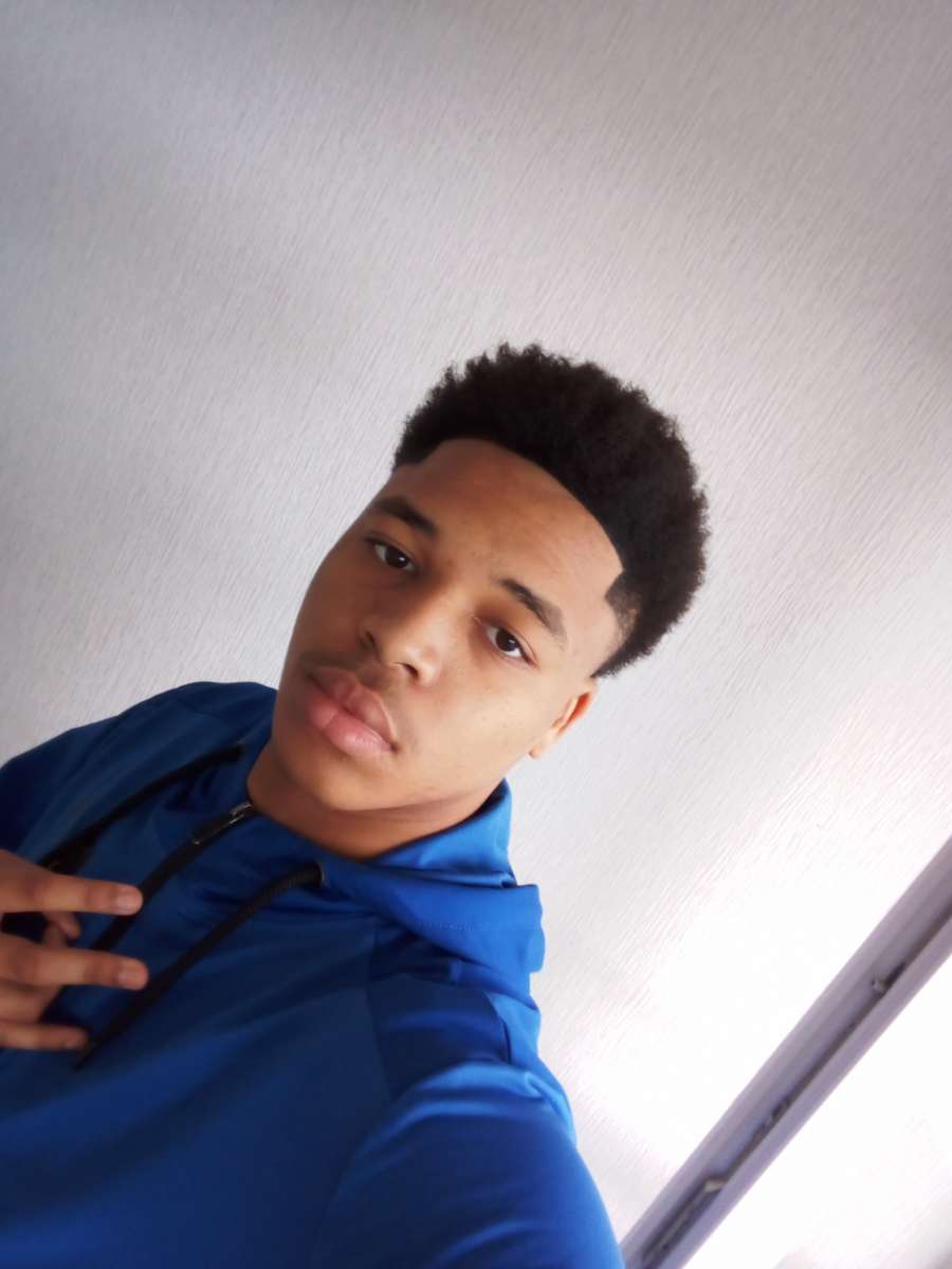 Profil de Zacharia, 20 ans, Escort TS Suisse à Cheyres