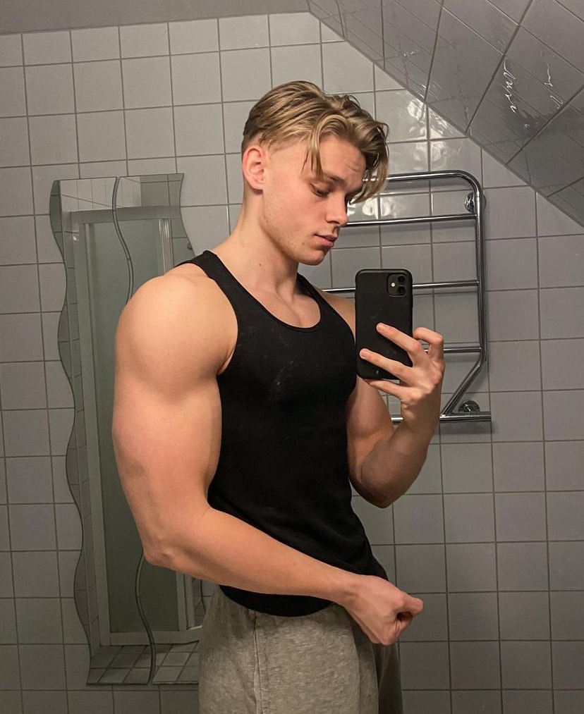 Profil de Menouar, 20 ans, Escort TS Suisse à Dommartin