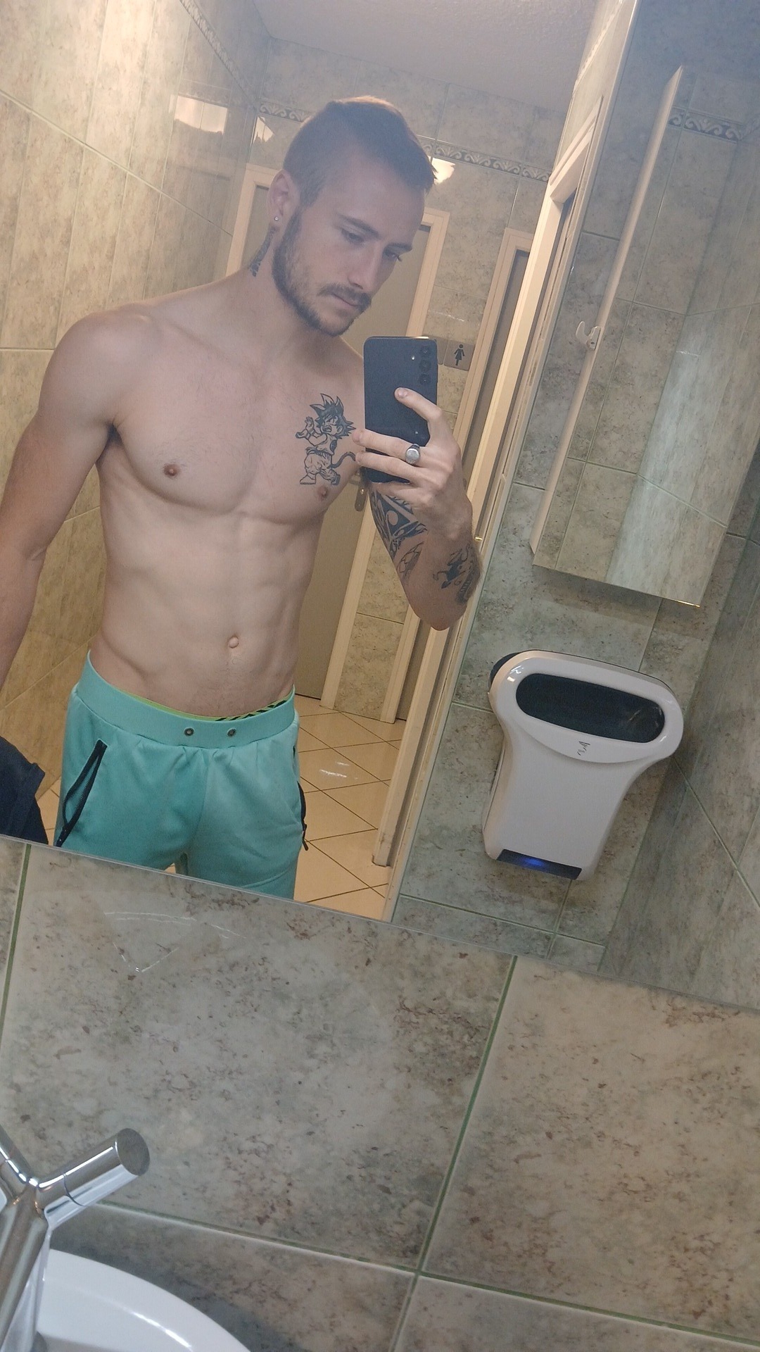 Profil de Rwan, 26 ans, Escort TS Suisse à Premier
